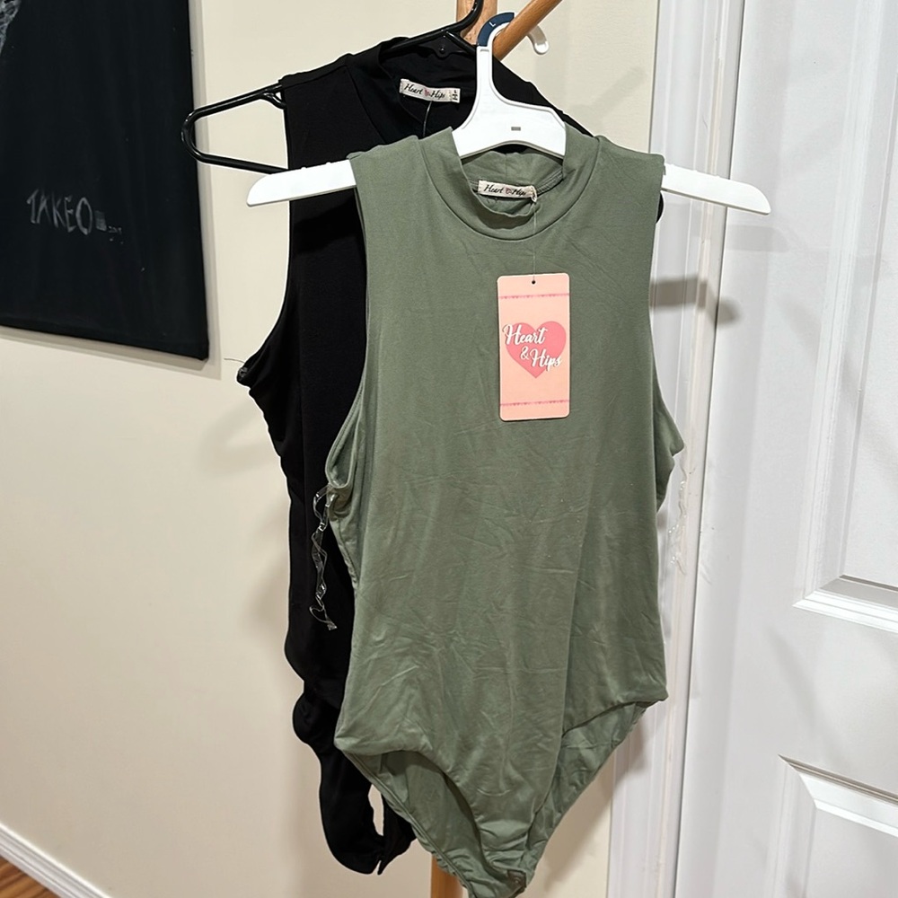 NWT 2 pack Bodysuits Turtleneck Tank Tops